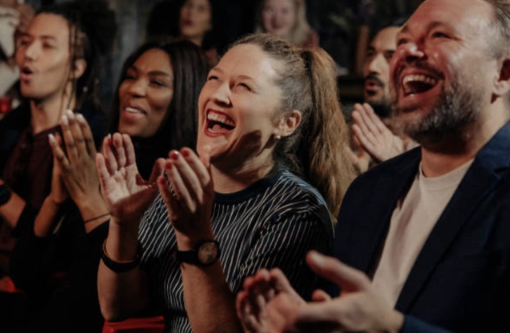 Publikum applaudiert